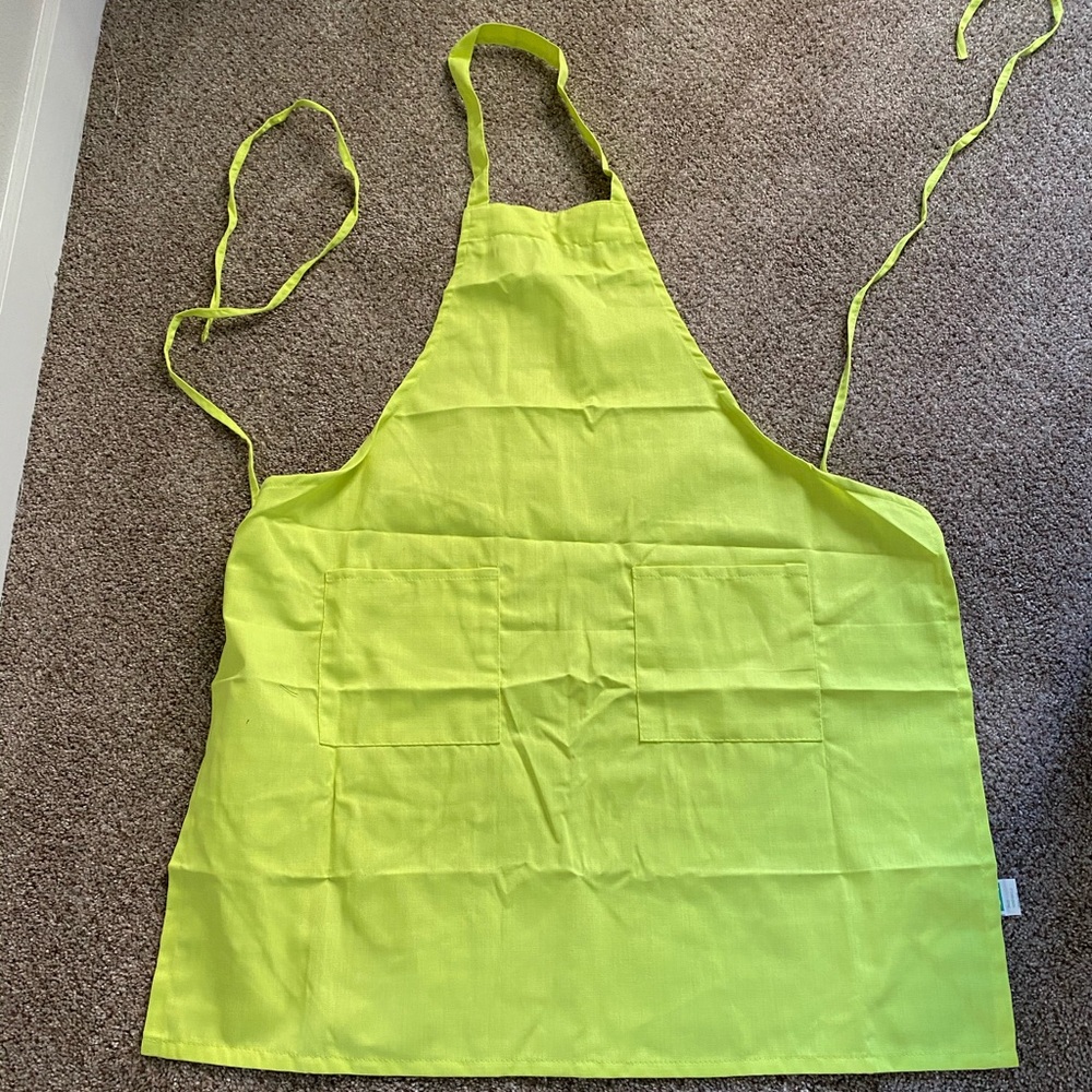 Apron.. NWT..